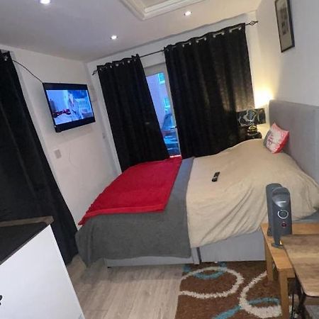 Cozy Small Studio Peterborough Dış mekan fotoğraf